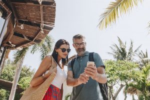 Smartphone na mão: o que os turistas esperam das marcas?